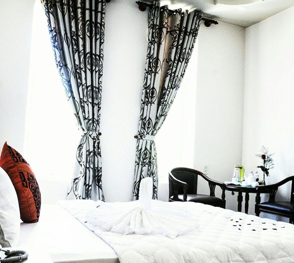 Jiny Tran Hotel Deluxe Studio, 1 Bedroom, Non Smoking, Pool View 3