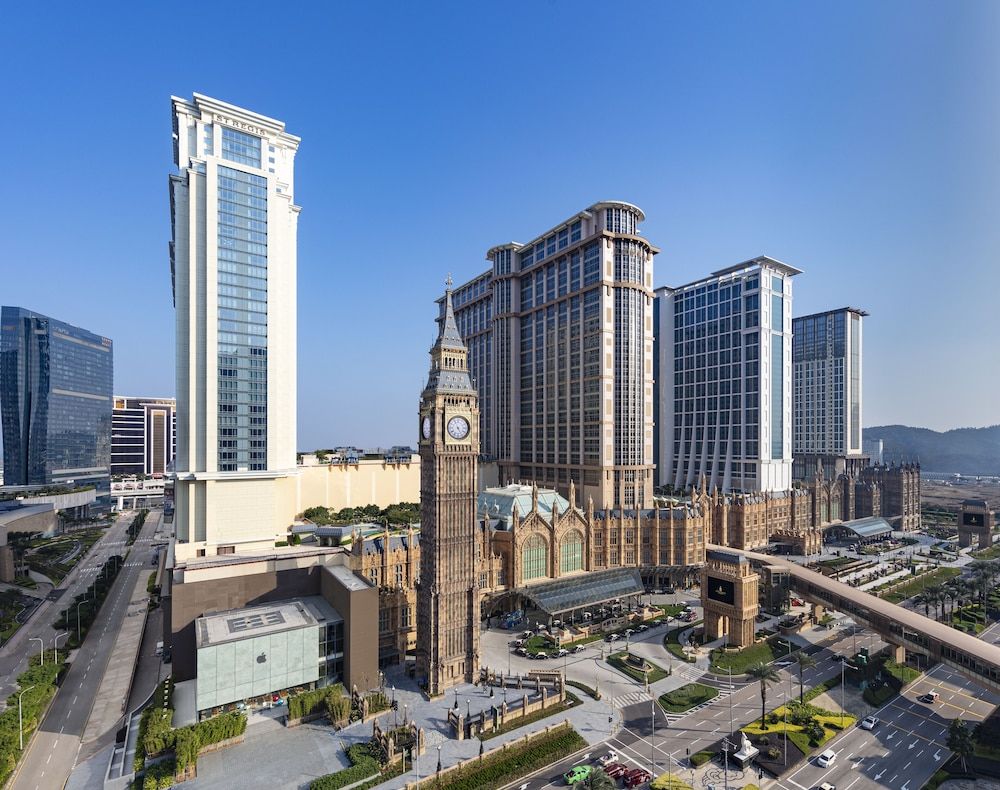 St. Regis Macao Room, 1 King Bed 4