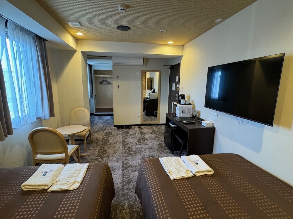 HOTEL LiVEMAX Kyoto Gojo Twin Room, Smoking 2