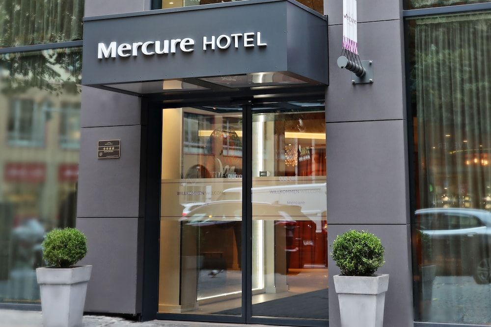 Mercure Hotel Kaiserhof Frankfurt City Center entrance