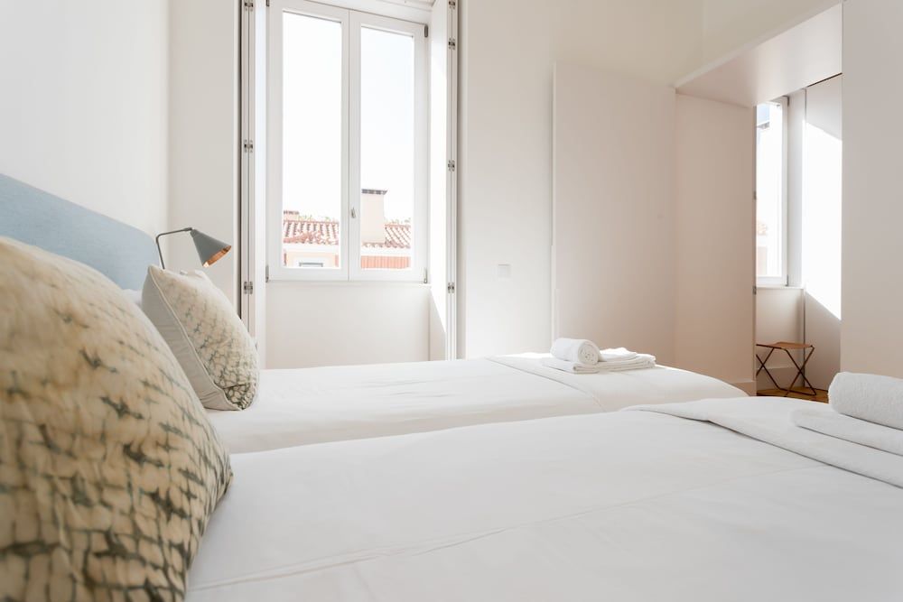 Chiado Studio and One-Bedroom Apartment - by LU Holidays 3