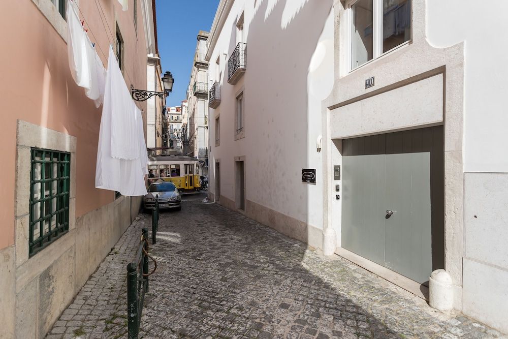 Chiado Studio and One-Bedroom Apartment - by LU Holidays 2