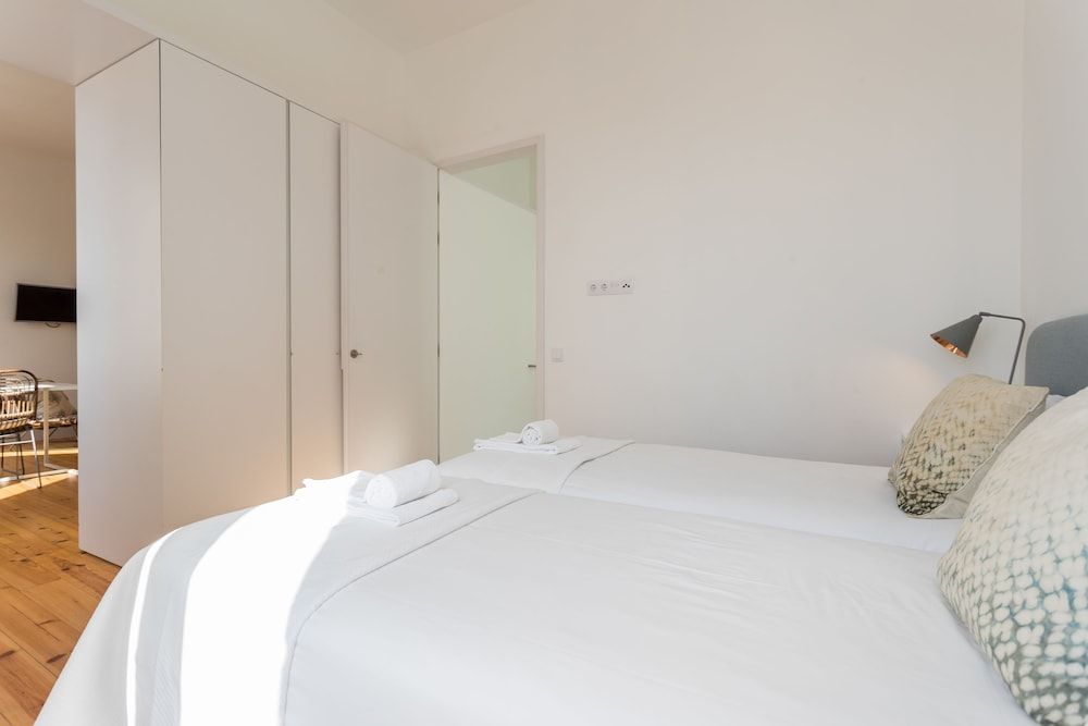 Chiado Studio and One-Bedroom Apartment - by LU Holidays room 4