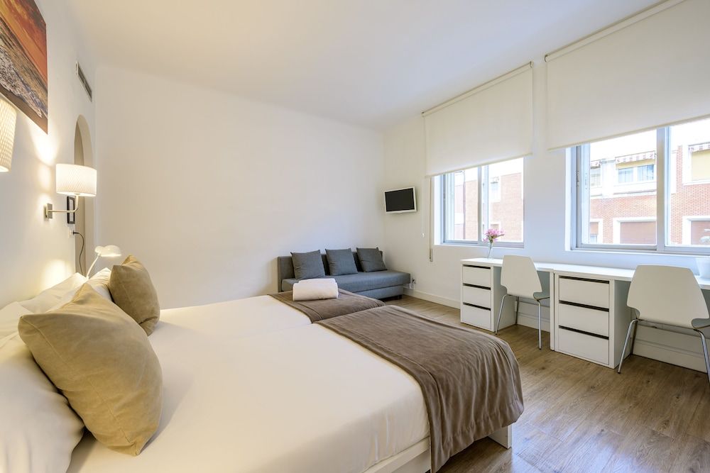 NeoMagna Madrid Standard Double Room 19