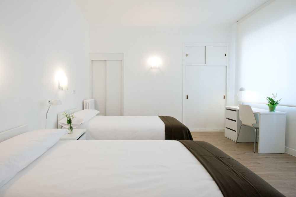 NeoMagna Madrid Standard Double Room 11