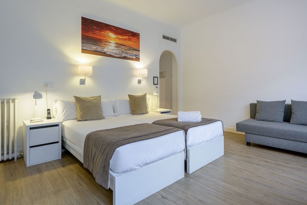 NeoMagna Madrid Standard Double Room 16