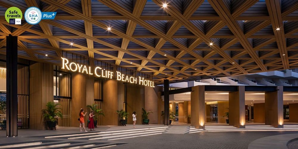 Royal Cliff Beach Hotel Pattaya entrance 3