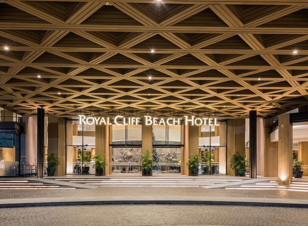 Royal Cliff Beach Hotel Pattaya entrance 2