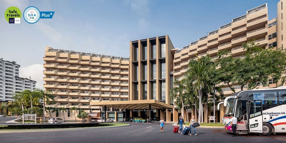 Royal Cliff Beach Hotel Pattaya entrance 4