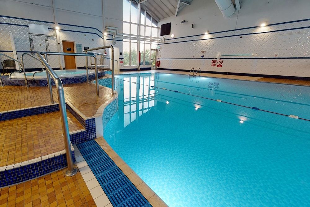 Village Hotel Liverpool indoor_pool 2