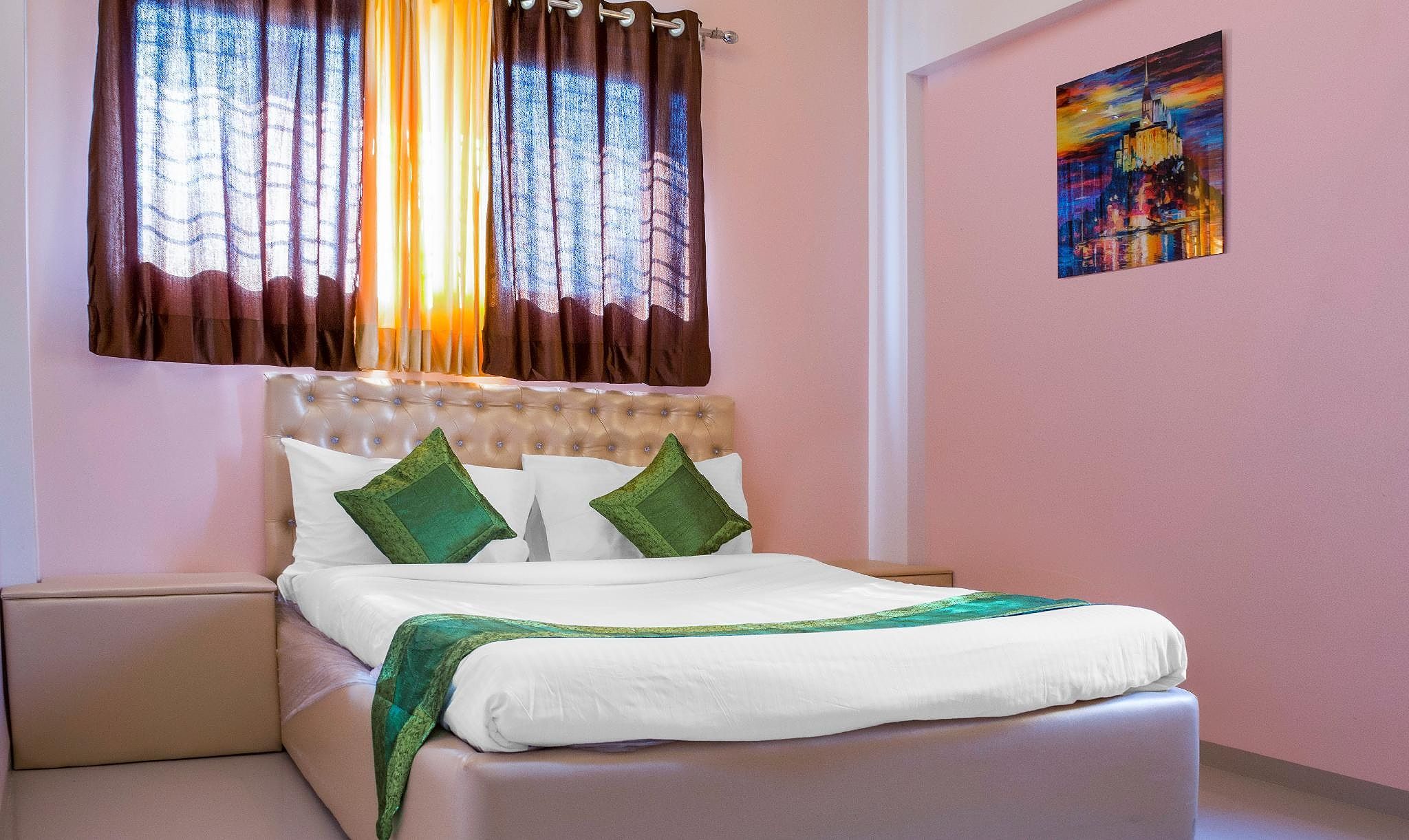 Treebo Naunidh Suites Deluxe Double Room 10