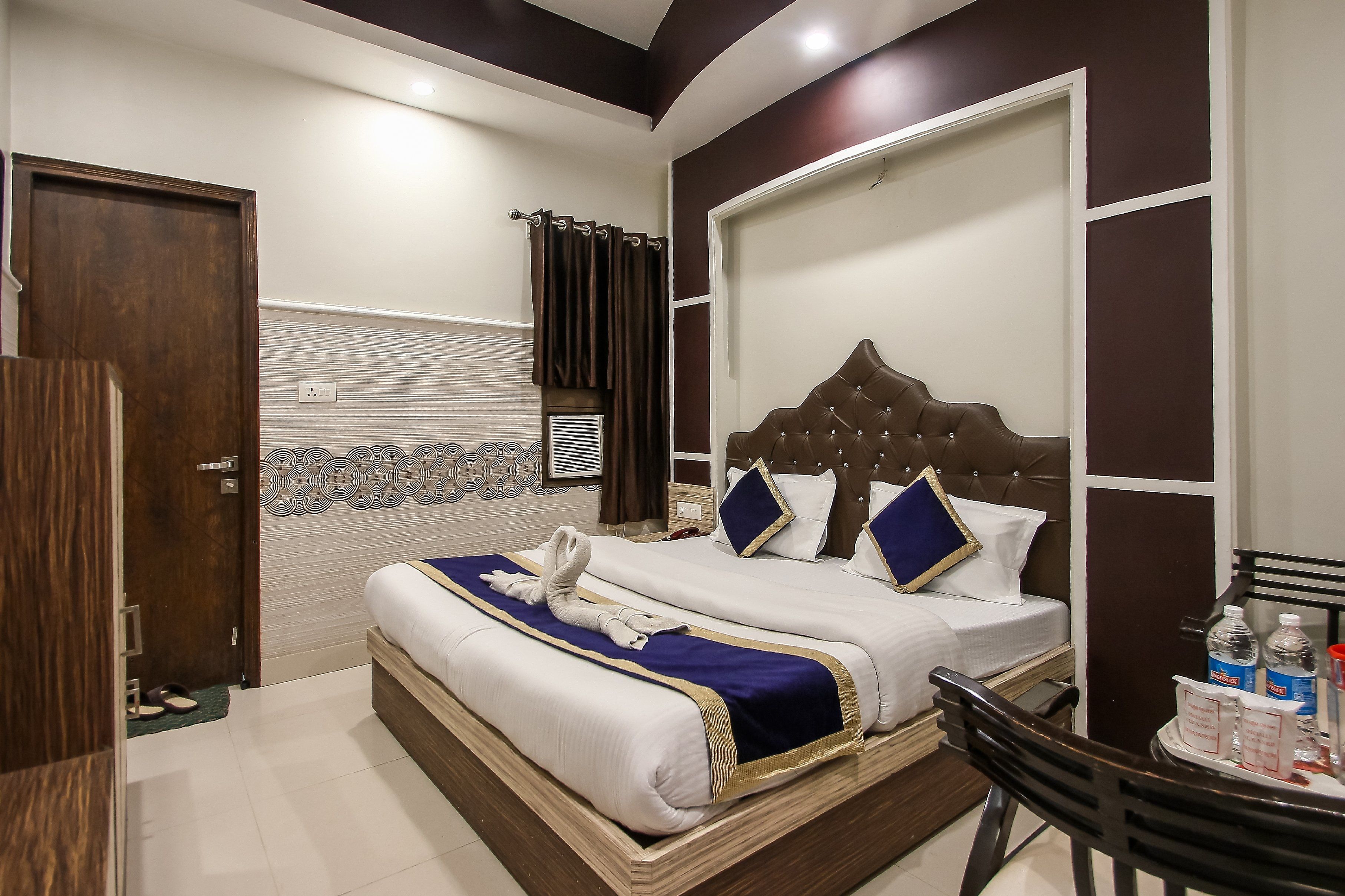 Hotel Shree Shakti Deluxe Double Room AC with Free Wi-Fi 12