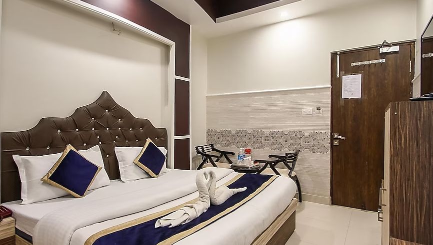 Hotel Shree Shakti Deluxe Double Room AC with Free Wi-Fi 5