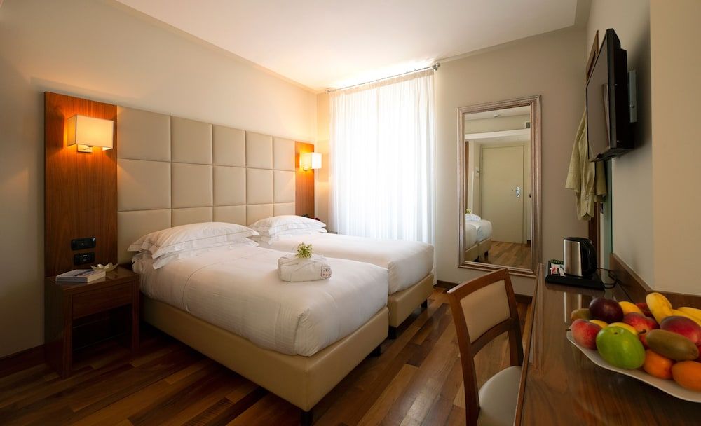 Hotel Fenice Milano featured