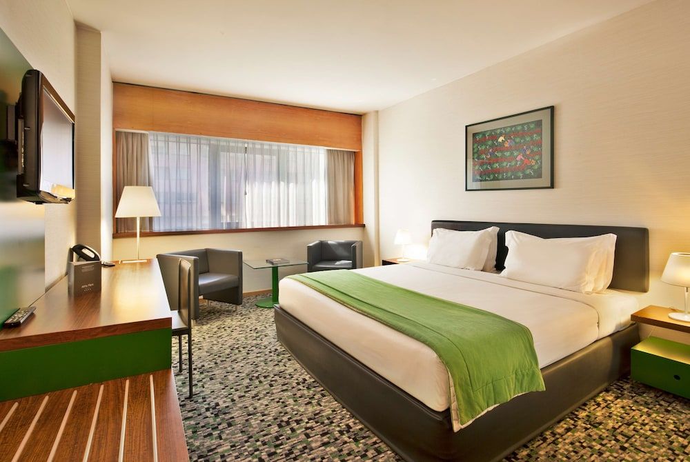 Ramada by Wyndham Lisbon featured 3