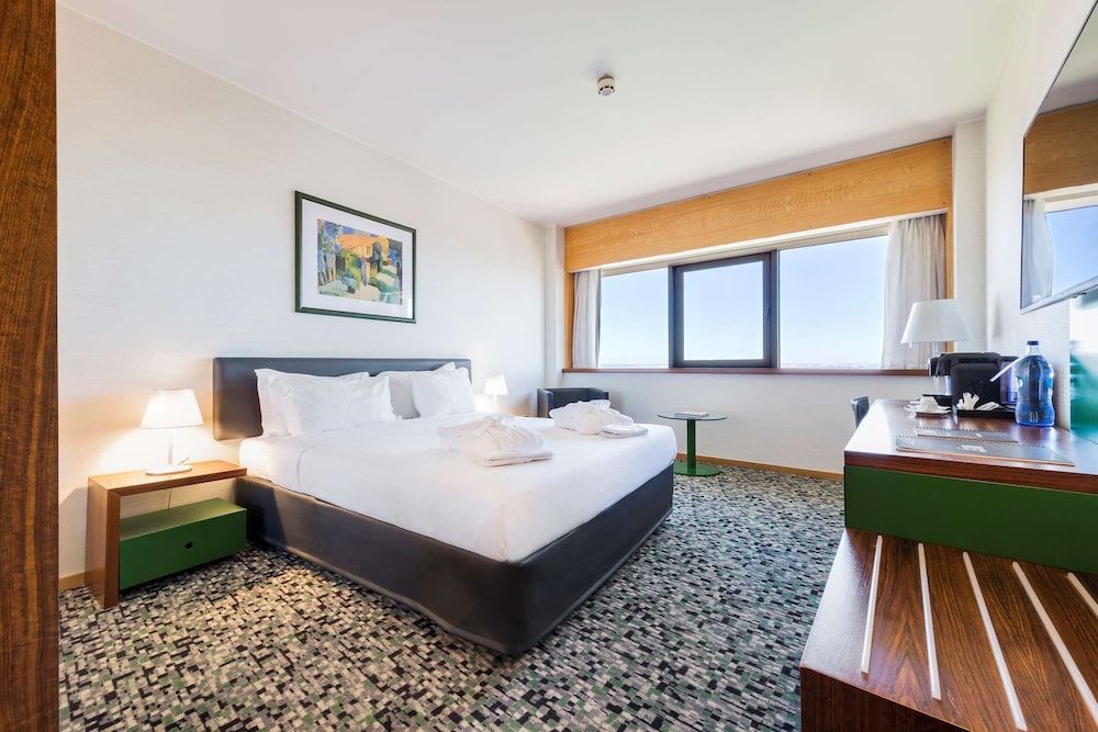 Ramada by Wyndham Lisbon featured 2