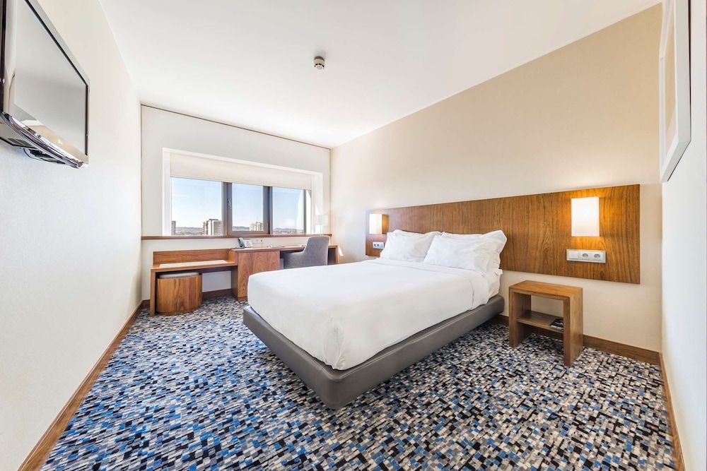 Ramada by Wyndham Lisbon featured