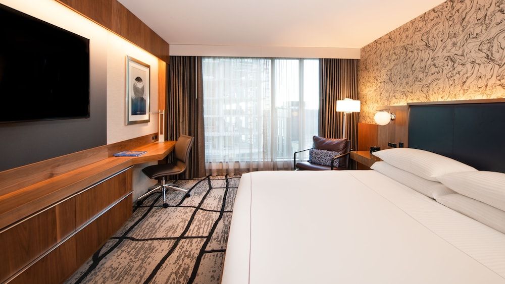 The Charter Hotel Seattle, Curio Collection by Hilton Room, 1 King Bed 3