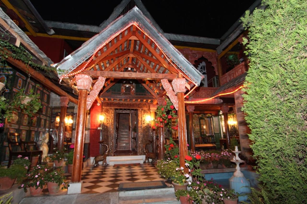 WelcomHeritage Grace Hotel