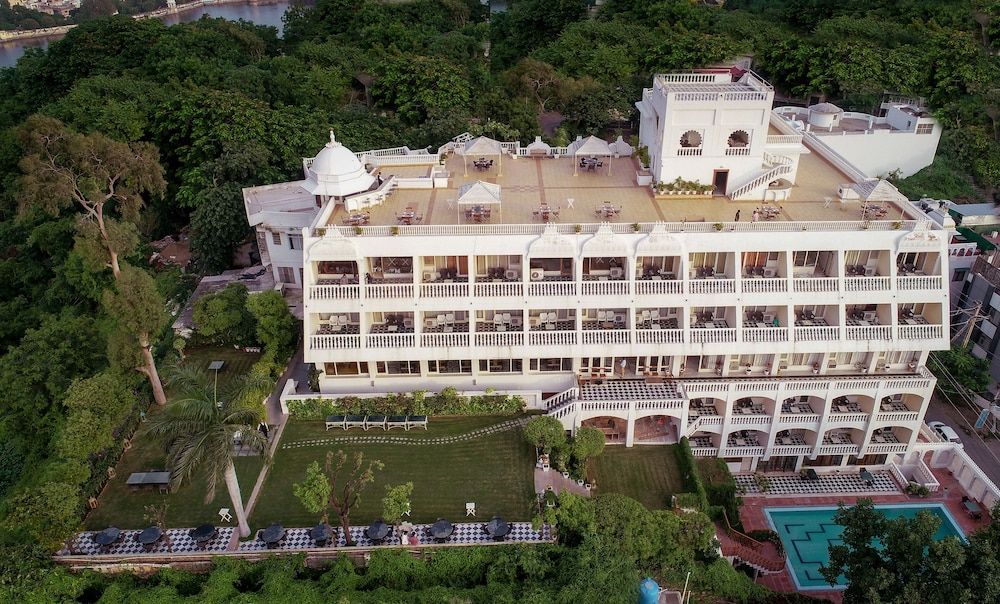 Hotel Hilltop Palace