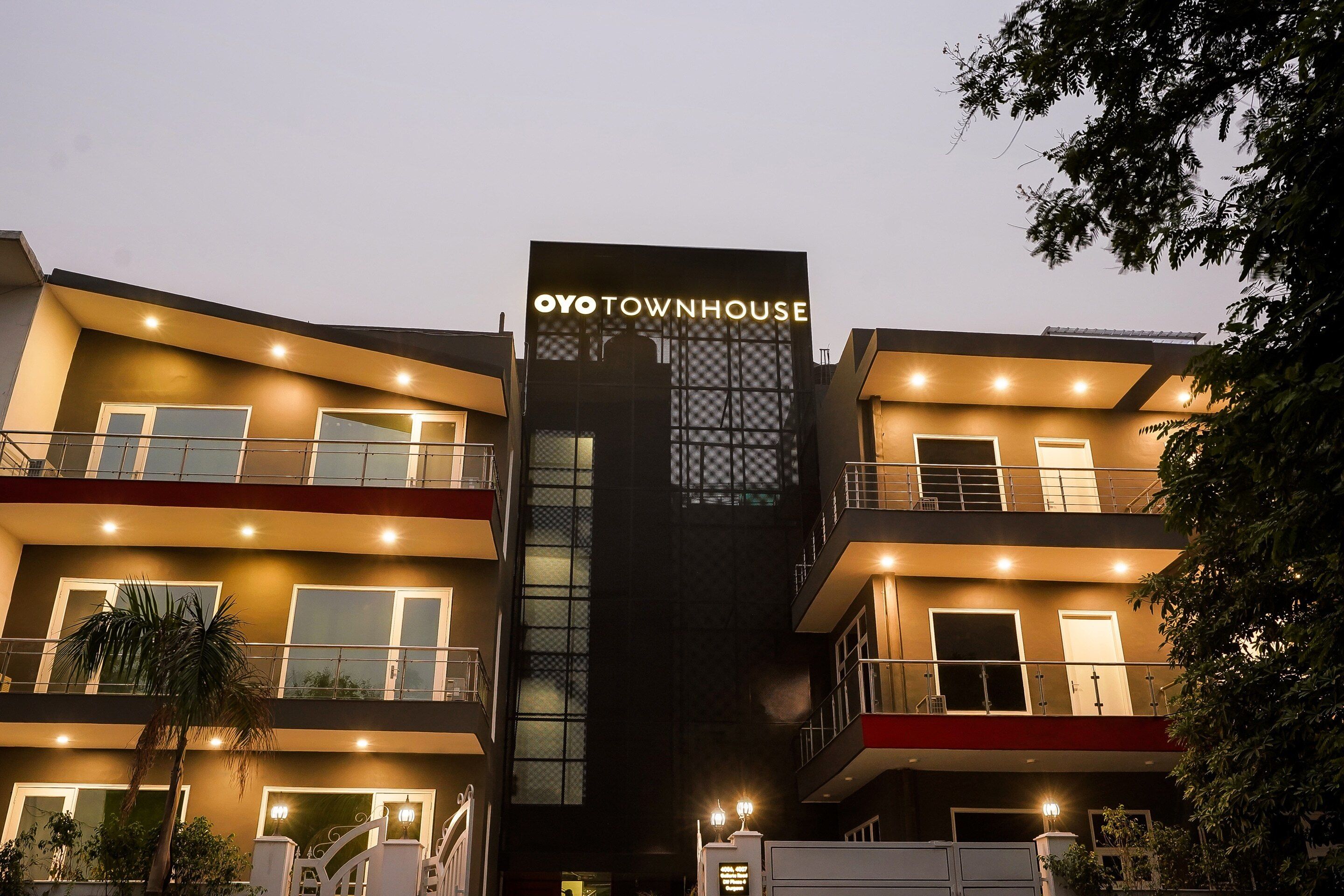 Townhouse Galleria Market Near Golf Course Road 2