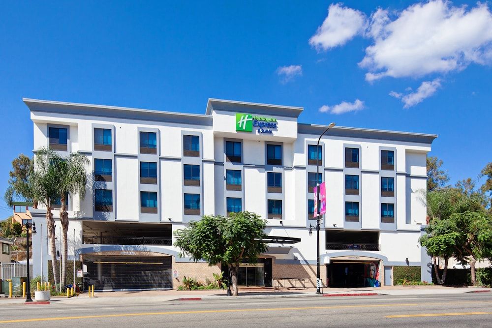 Holiday Inn Express Hotel & Suites Hollywood Walk of Fame, an IHG Hotel 4