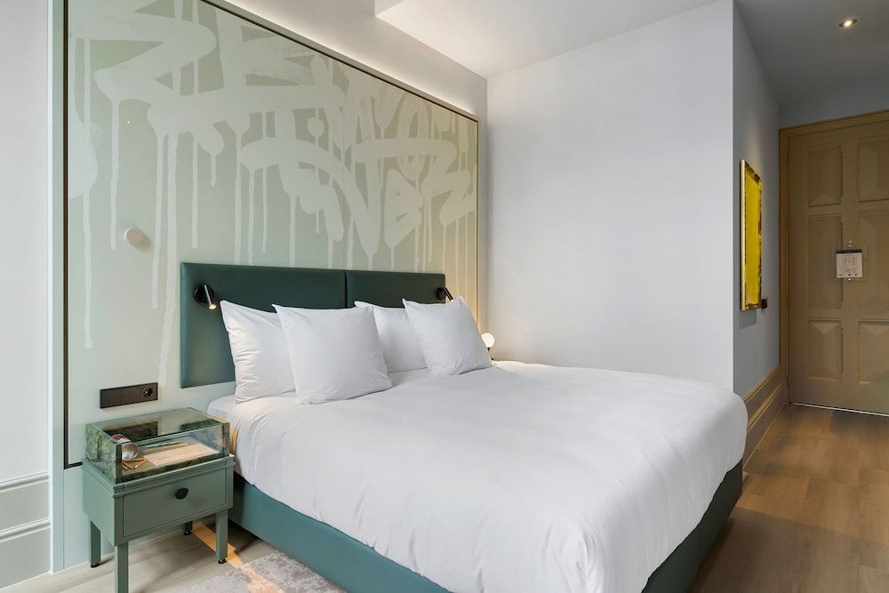 The College Hotel Amsterdam, Autograph Collection Superior Room, 1 Queen Bed 7