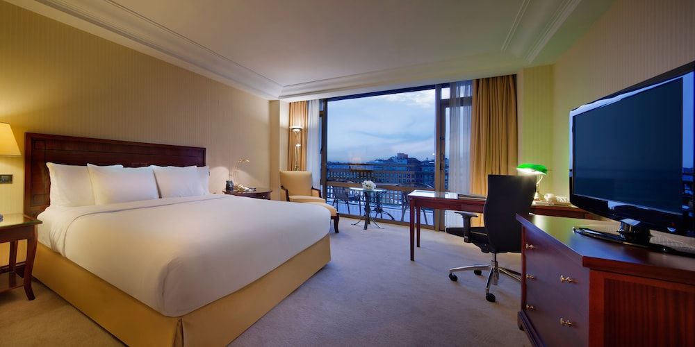 Hilton Istanbul Bosphorus King Guest Room, City View 2