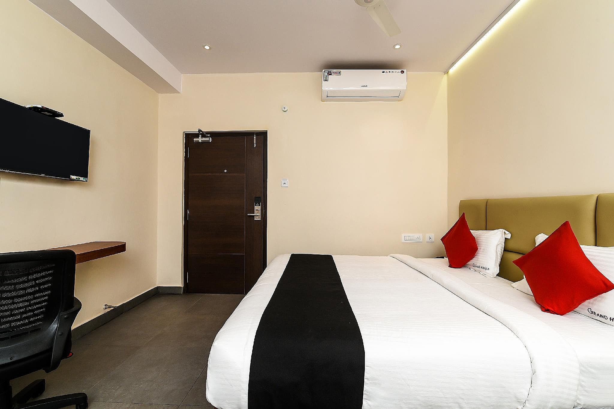 Super Capital O Siddartha Grand Deluxe Room 11