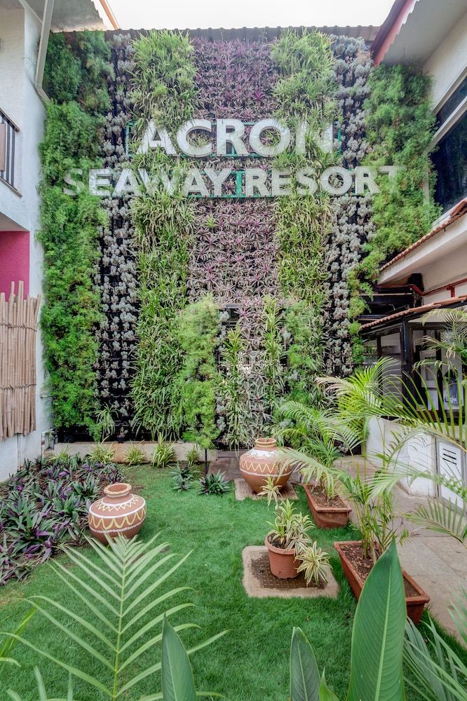 Acron Seaway Resort 5