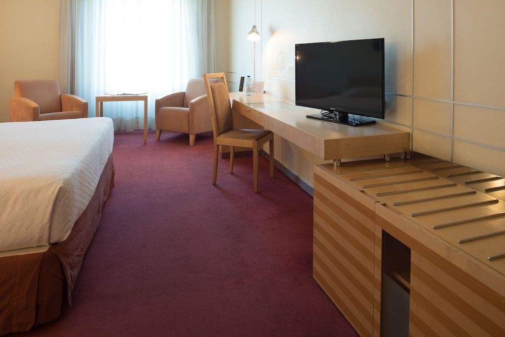 VIP Executive Entrecampos Hotel & Conference Standard Double or Twin Room 14