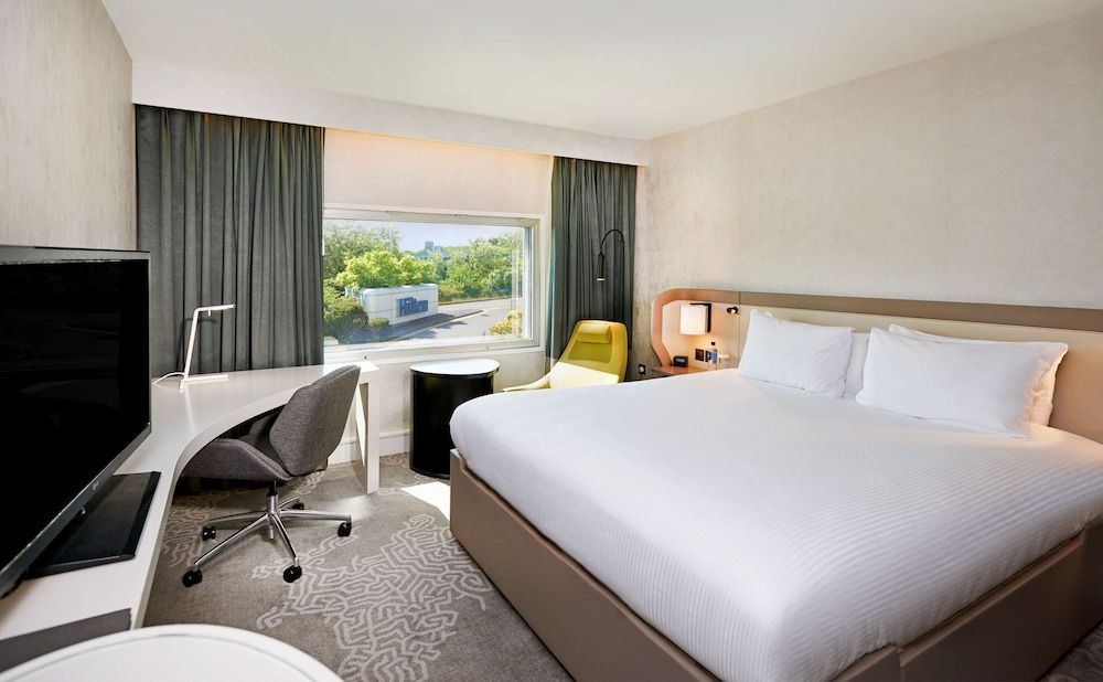 Hilton London Heathrow Airport Hotel featured 2