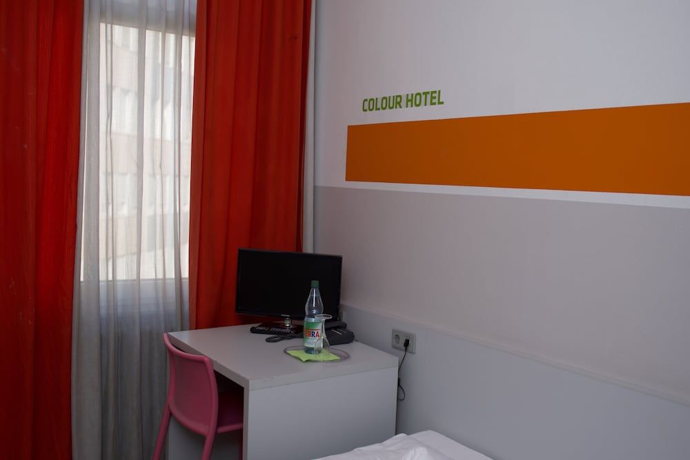 Colour Hotel 5