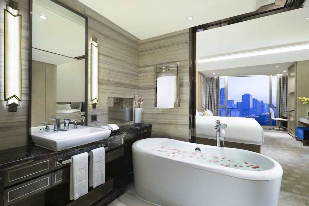 Grand Millennium HongQiao Shanghai Deluxe Double Room 3