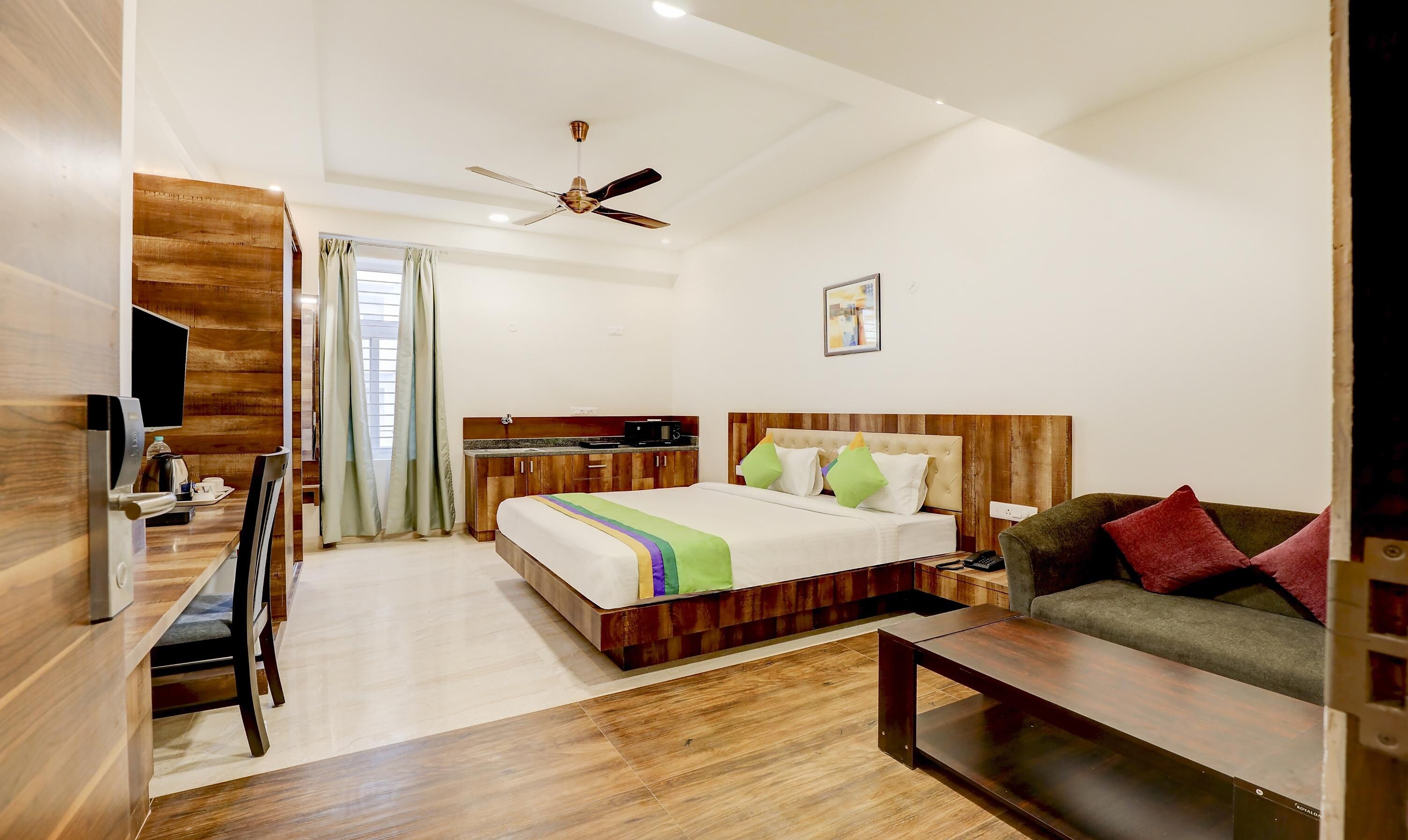 Treebo Trend Emora Hotel And Suites Brookfield Deluxe Double Room