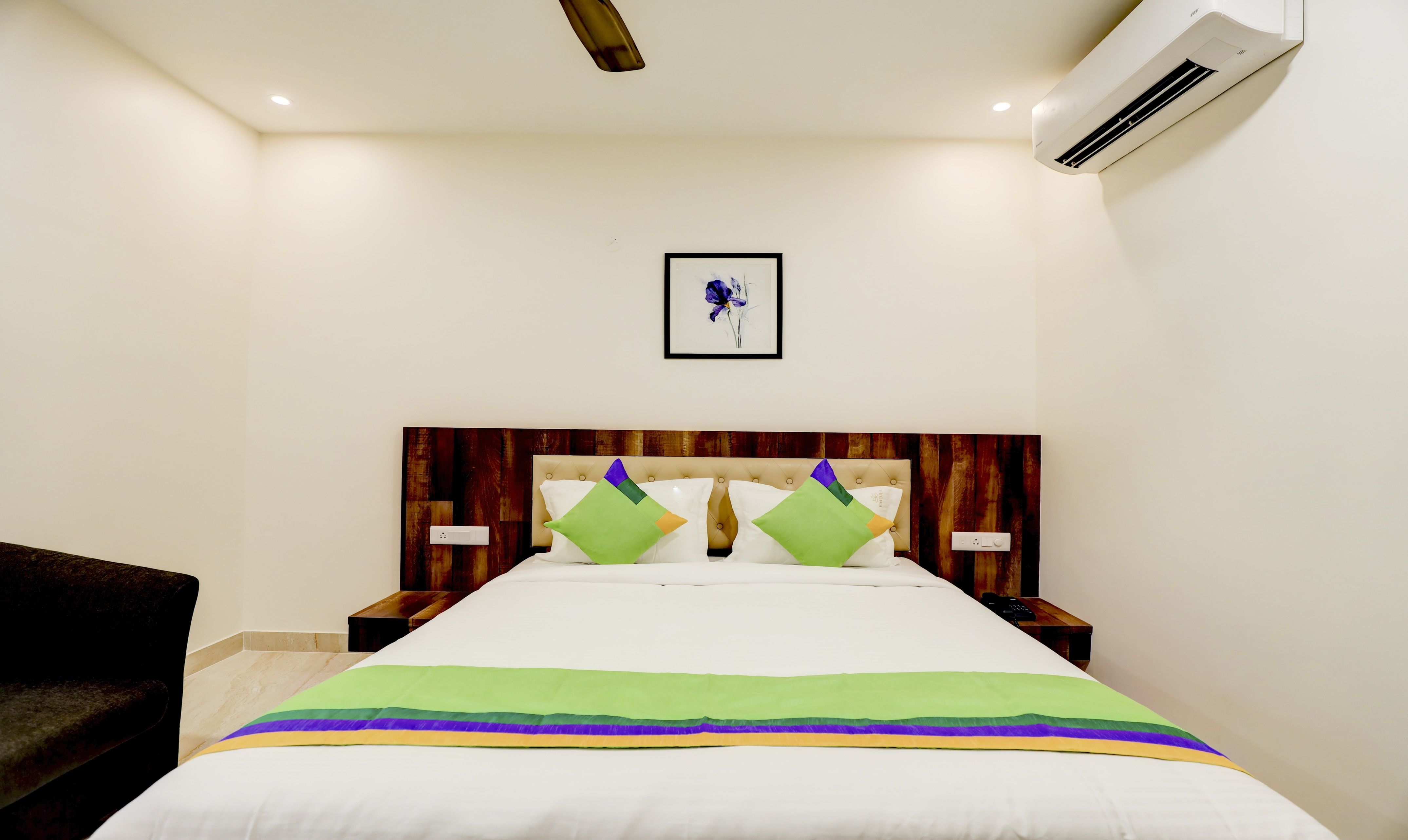 Treebo Trend Emora Hotel And Suites Brookfield Standard Double Room 2