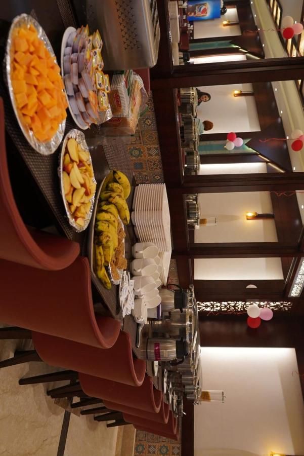 Food & Dining