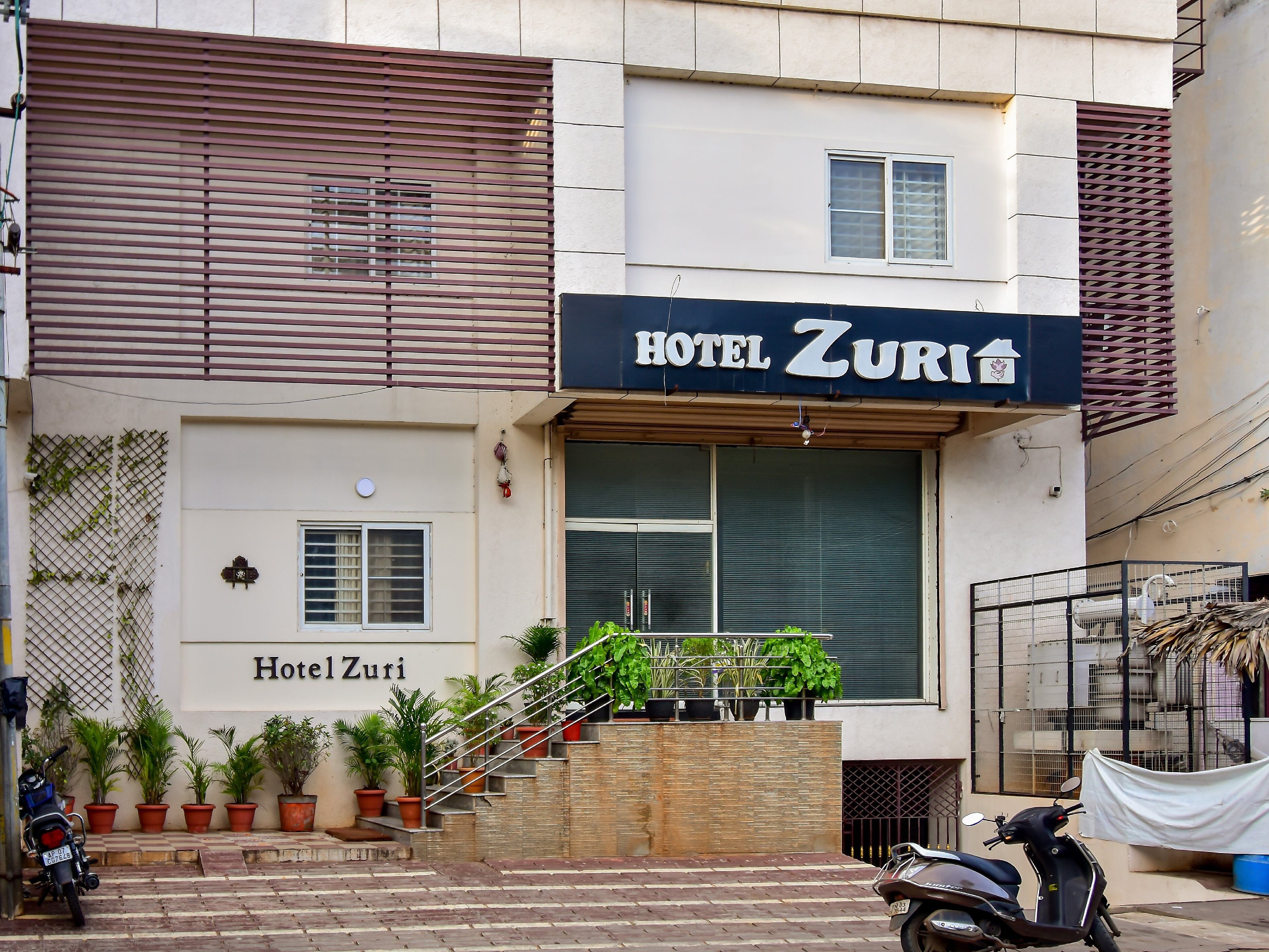 undefined Ostin Zuri Hotel 2