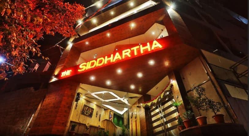 The Siddhartha Rooms and Rooftop Cafe, 300m from Mall Road