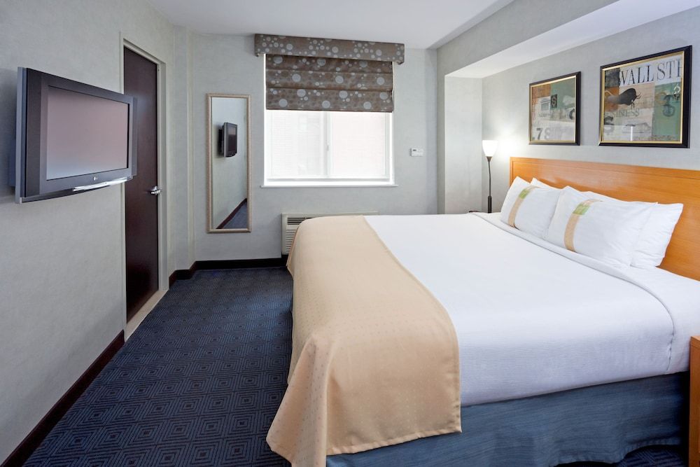 Holiday Inn New York City - Wall Street, an IHG Hotel Room, 1 King Bed, Accessible (Hearing) 2