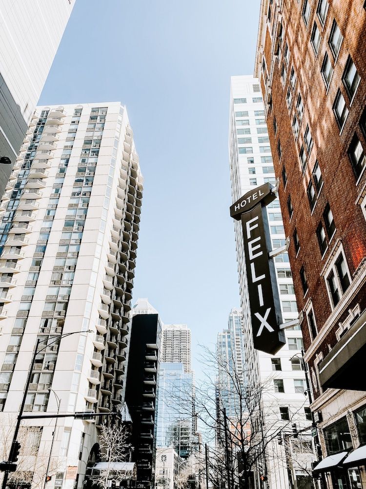 Hotel Felix River North/Magnificent Mile exterior_detail