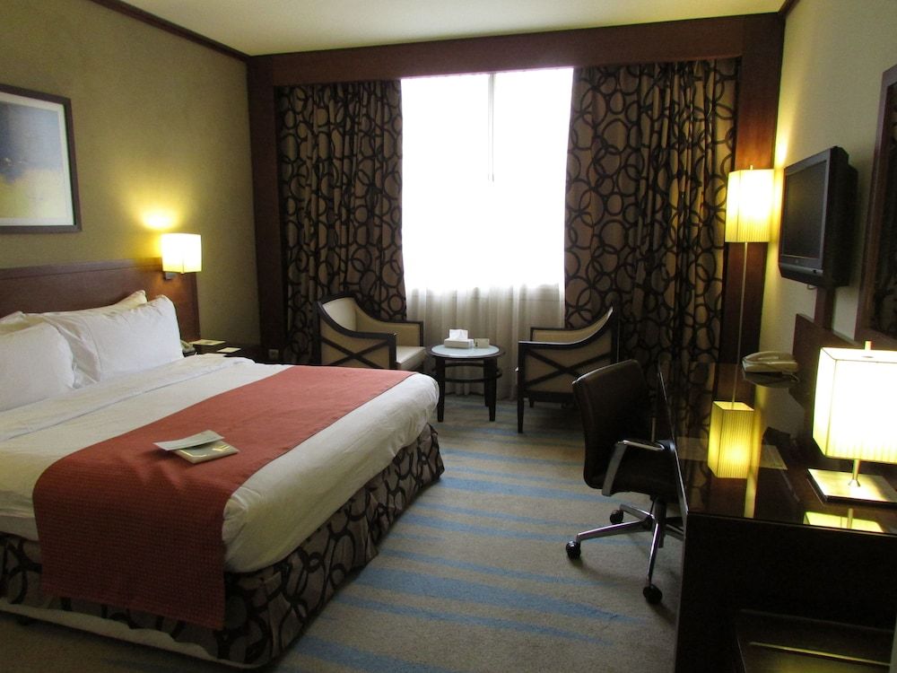 Holiday Inn Riyadh Izdihar, an IHG Hotel Standard Room, 1 King Bed, Smoking 4