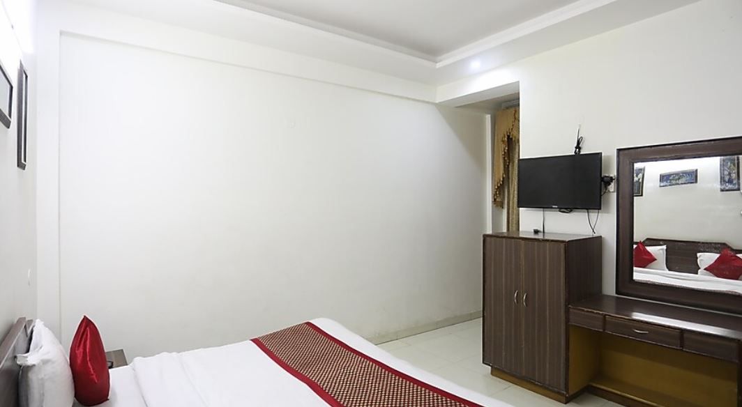 Hotel Jagdish Residency Deluxe Double Room AC 4