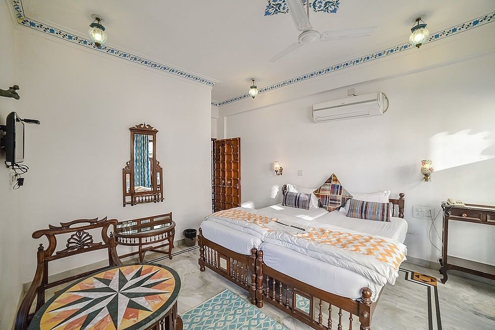 Hotel Devraj Niwas on Lake Pichola Deluxe Non Lake View Room 9