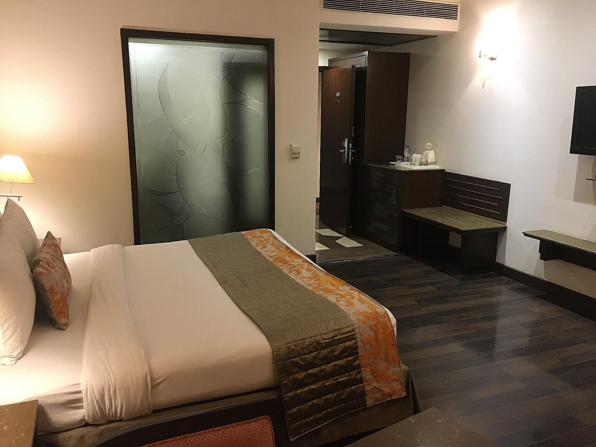 1 King Bed, Smoking Room, Standard Room, Air-Conditioned, Wi-Fi