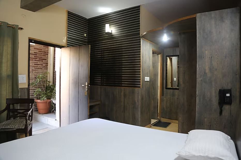  Kasauli Residency Deluxe Room 3