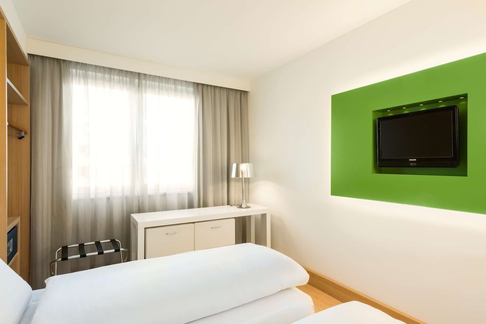 NH Berlin Potsdamer Platz Standard Room 3