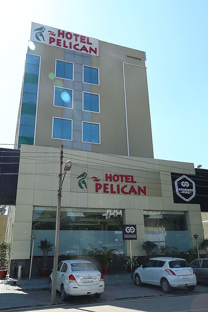 Hotel Pelican exterior