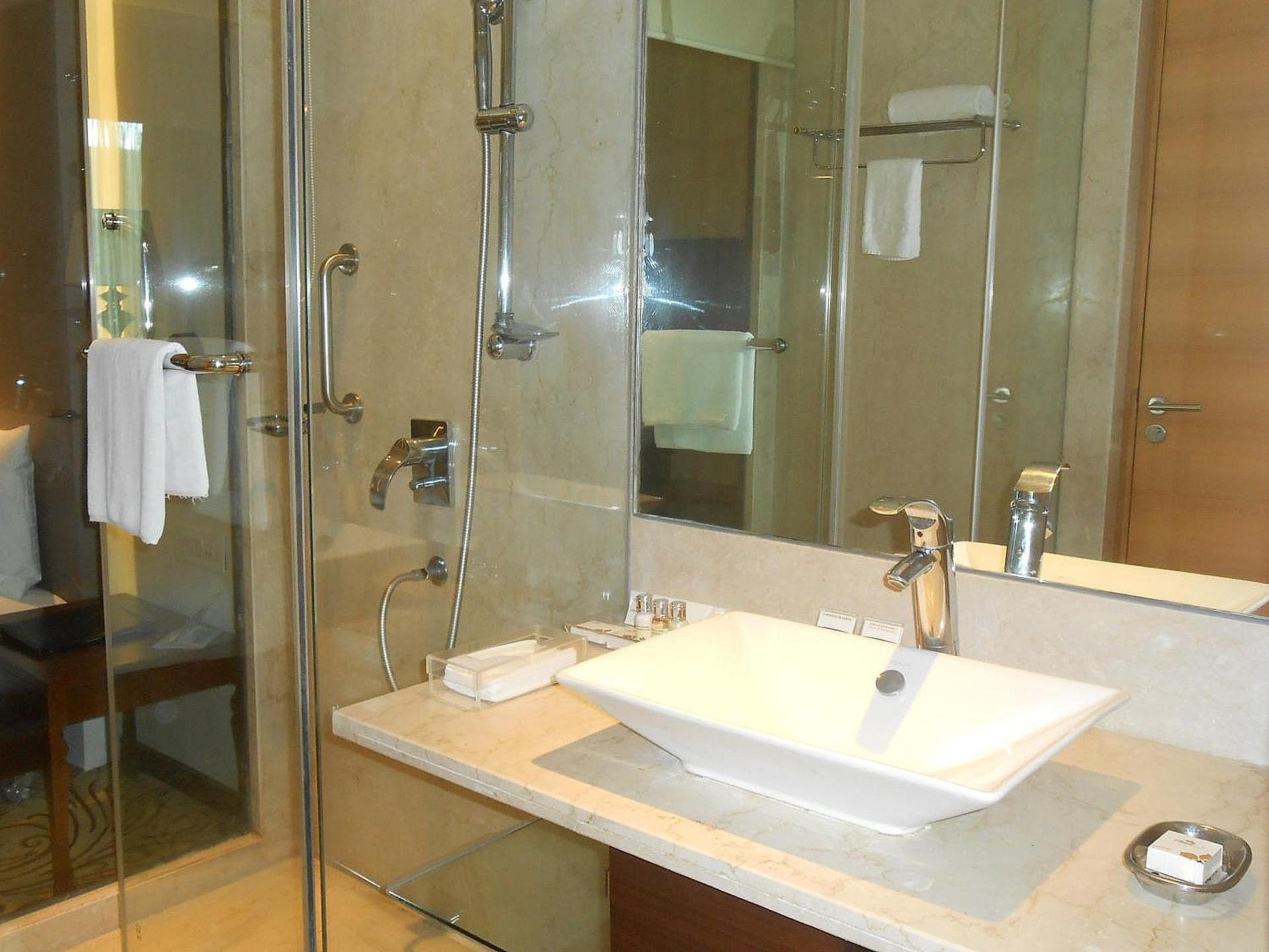 Pride Plaza Hotel Kolkata DELUXE TWIN ROOM 7