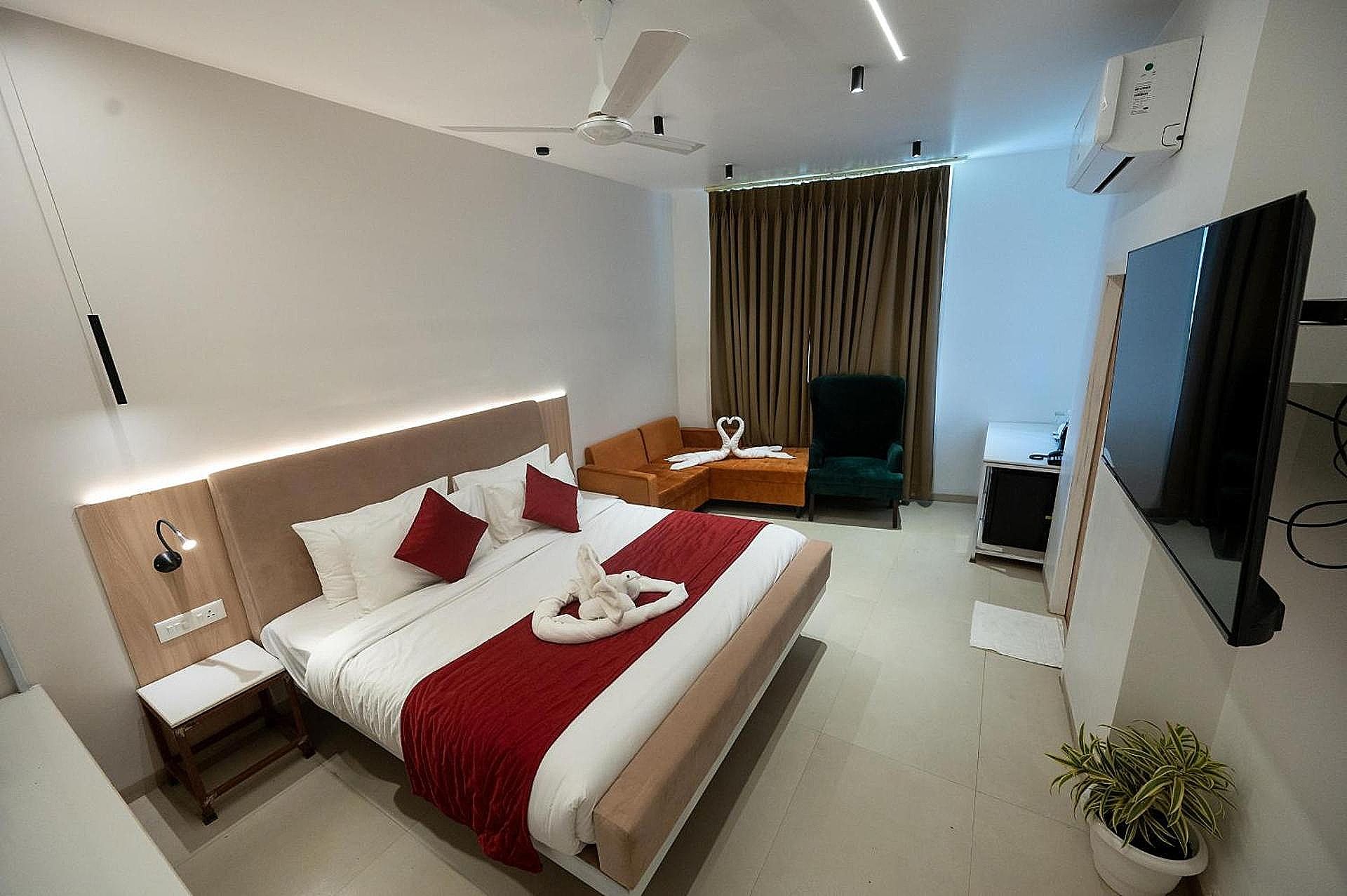 Hotel Varuna Superior Double Room( In Old Wing No Lift) 2